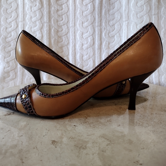 SOLD🌹Beautiful Anne Klein DEGGAS Women's Kitten Heel Brn Leather Pumps Sz 8 M - Picture 2 of 9